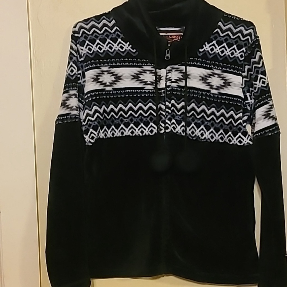 TrailCrest the Outdoorsman size Med. Black and White Fleece! Aztec design(#603)